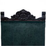 Une paire de chaises anciennes sur pattes de lion, Europe occidentale, vers 1920.