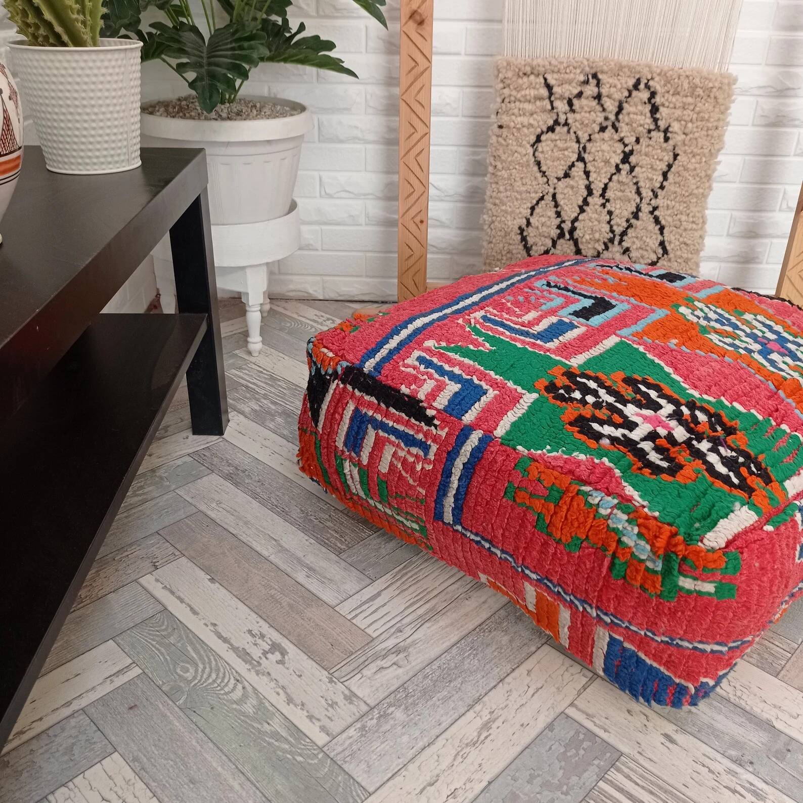 Handmade Berber pouf in wool 60 X 60 X 20 CM