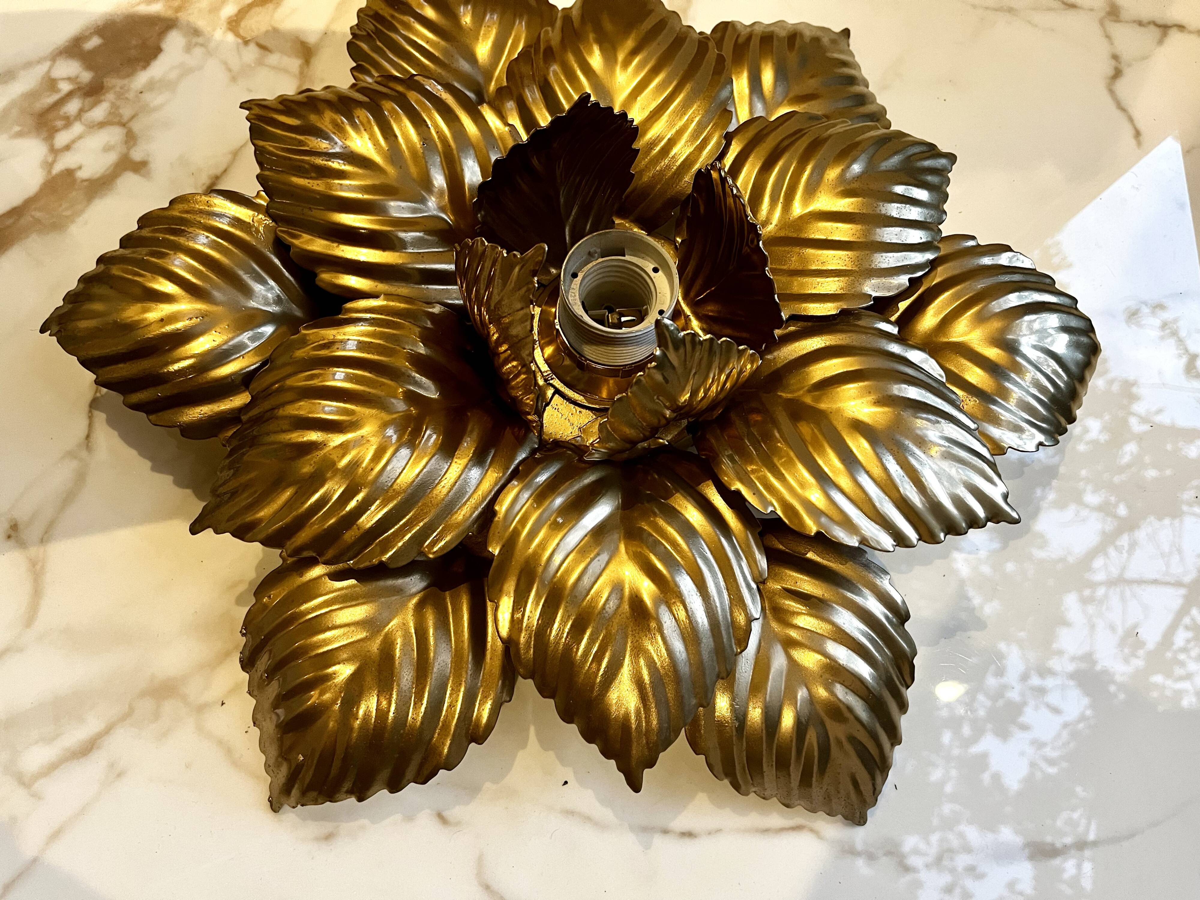 Golden flower wall lamp