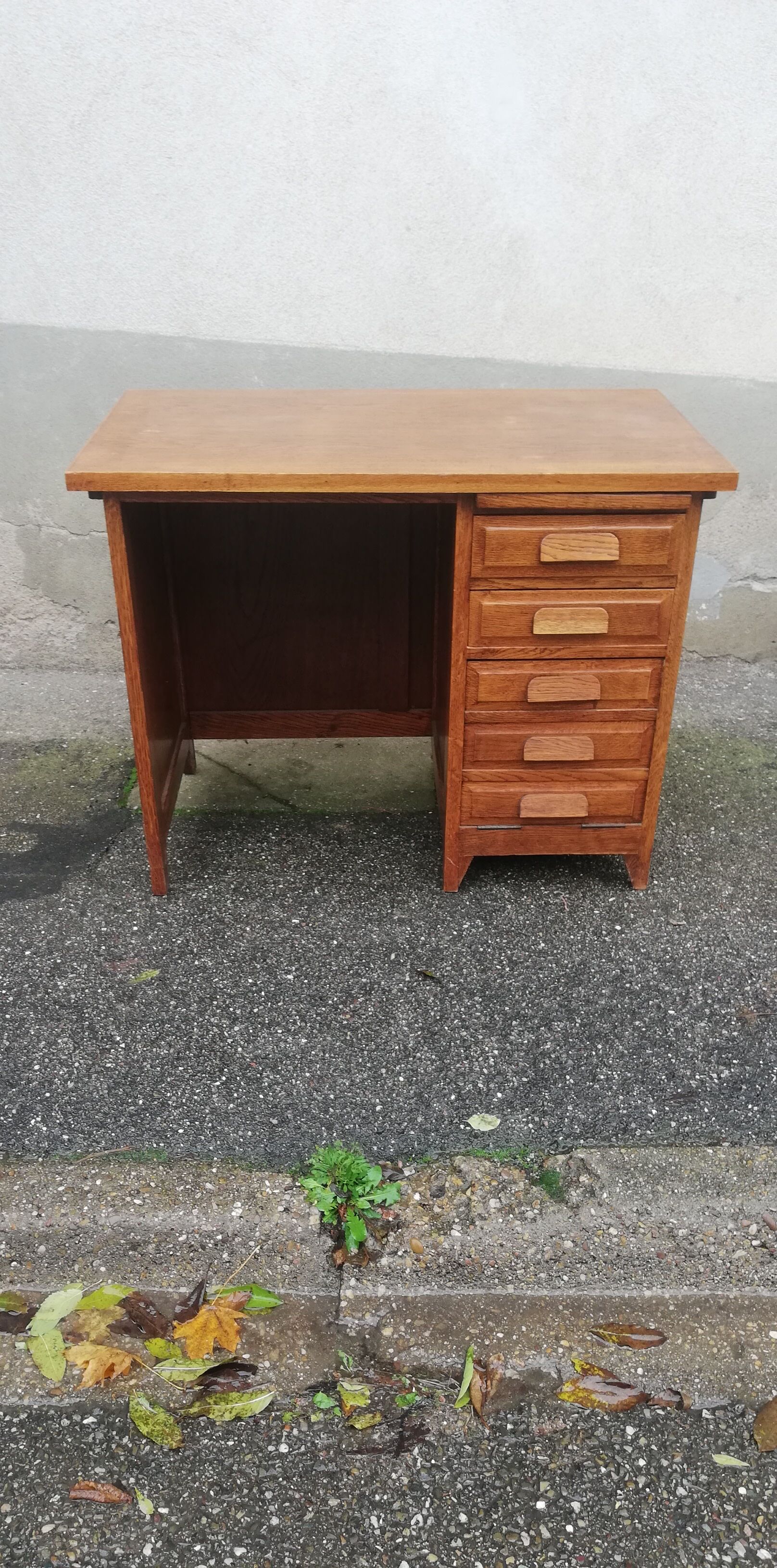 Vintage desk 2 drawers 1 locker