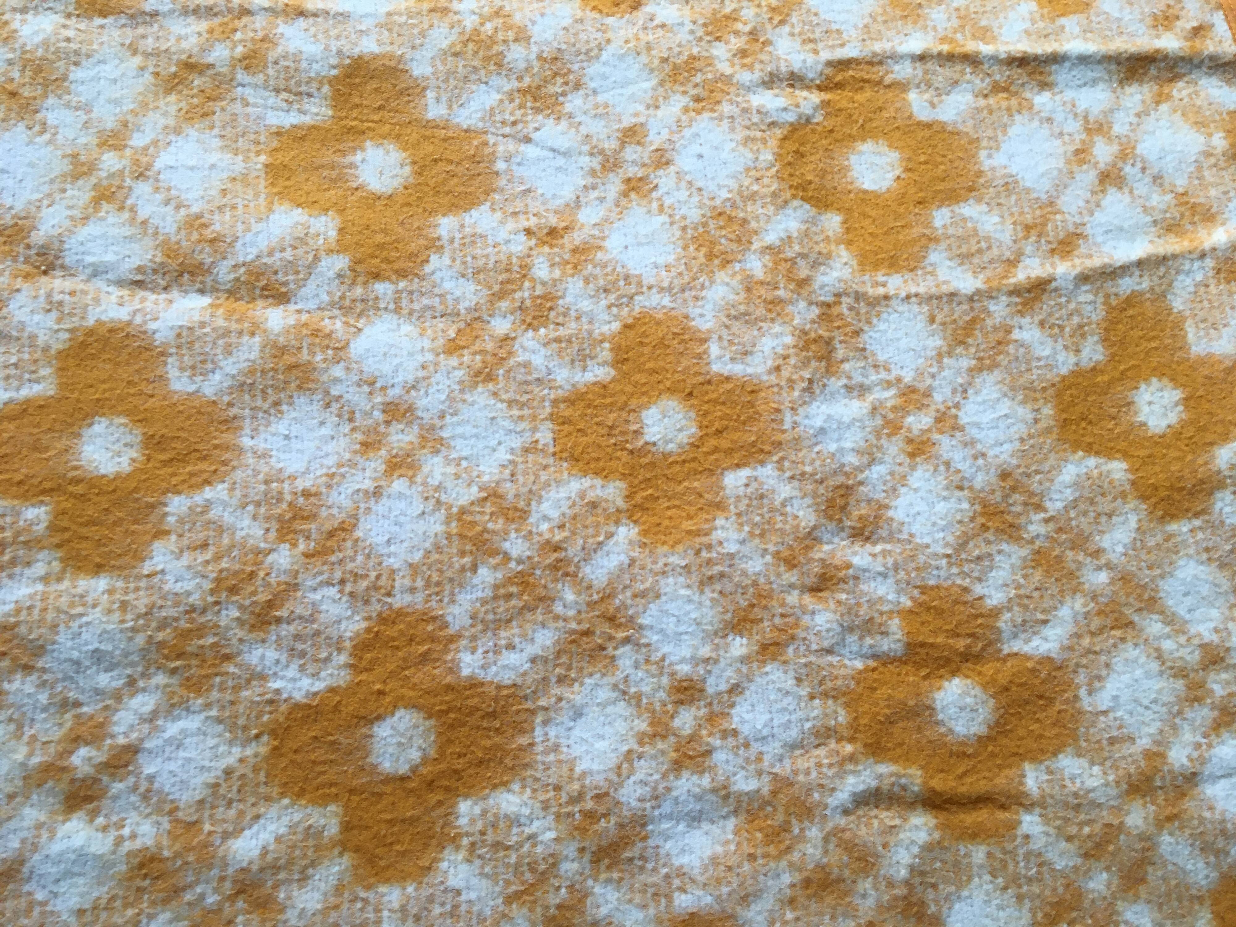 Couverture 220 X 240 motifs écossais et fleurs 70's