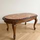 Table basse ovale en marbre et bois sculpté style baroque