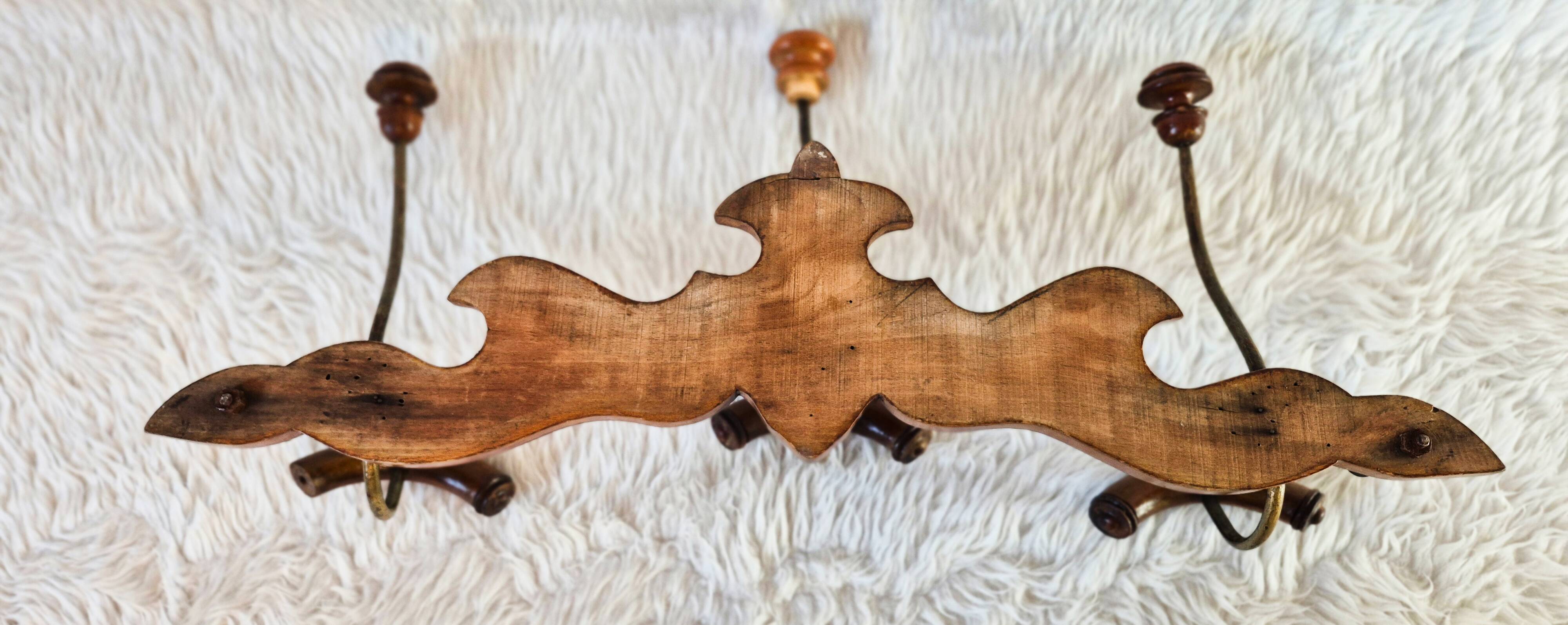 Varnished wooden wall coat rack, 3 hooks.