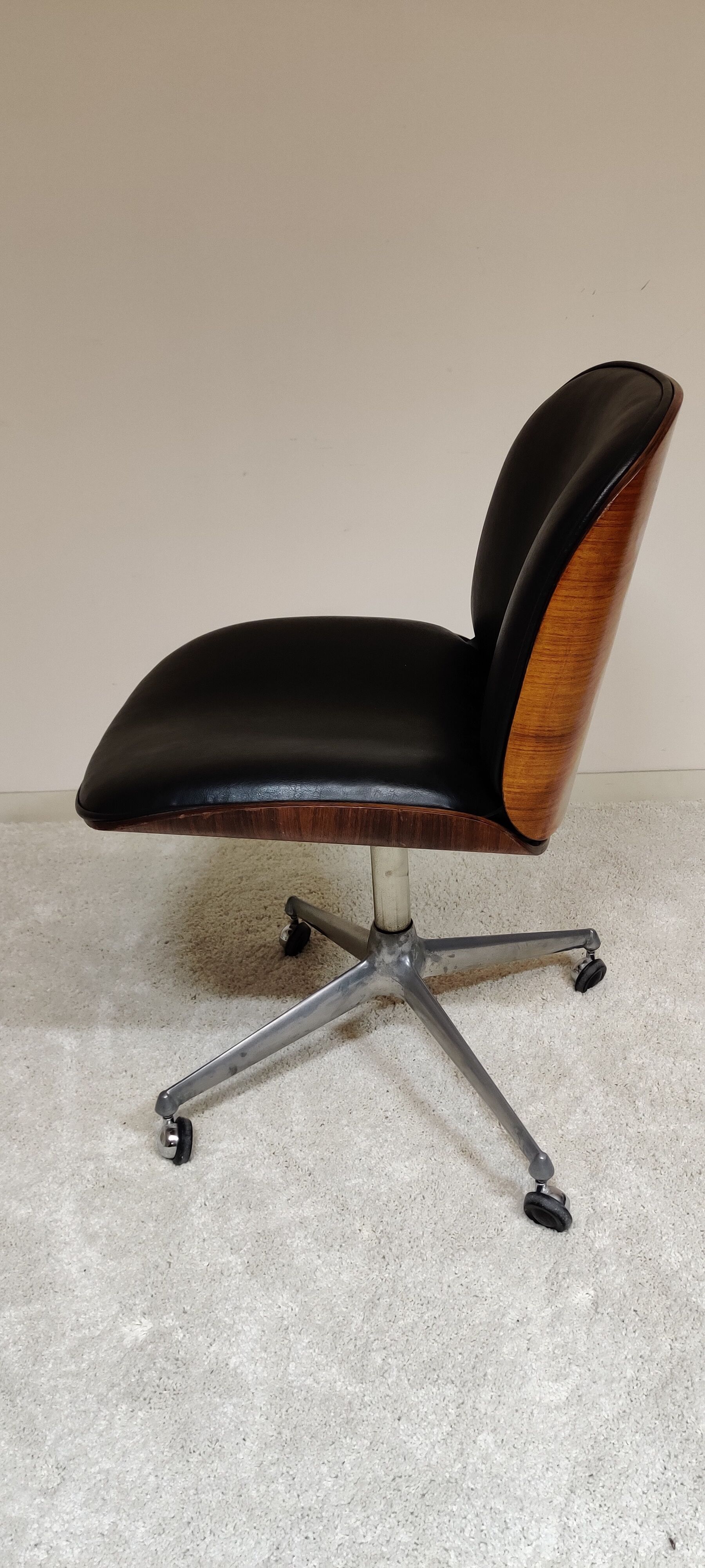 Black leather desk chair by Ico Parisi for MIM Roma