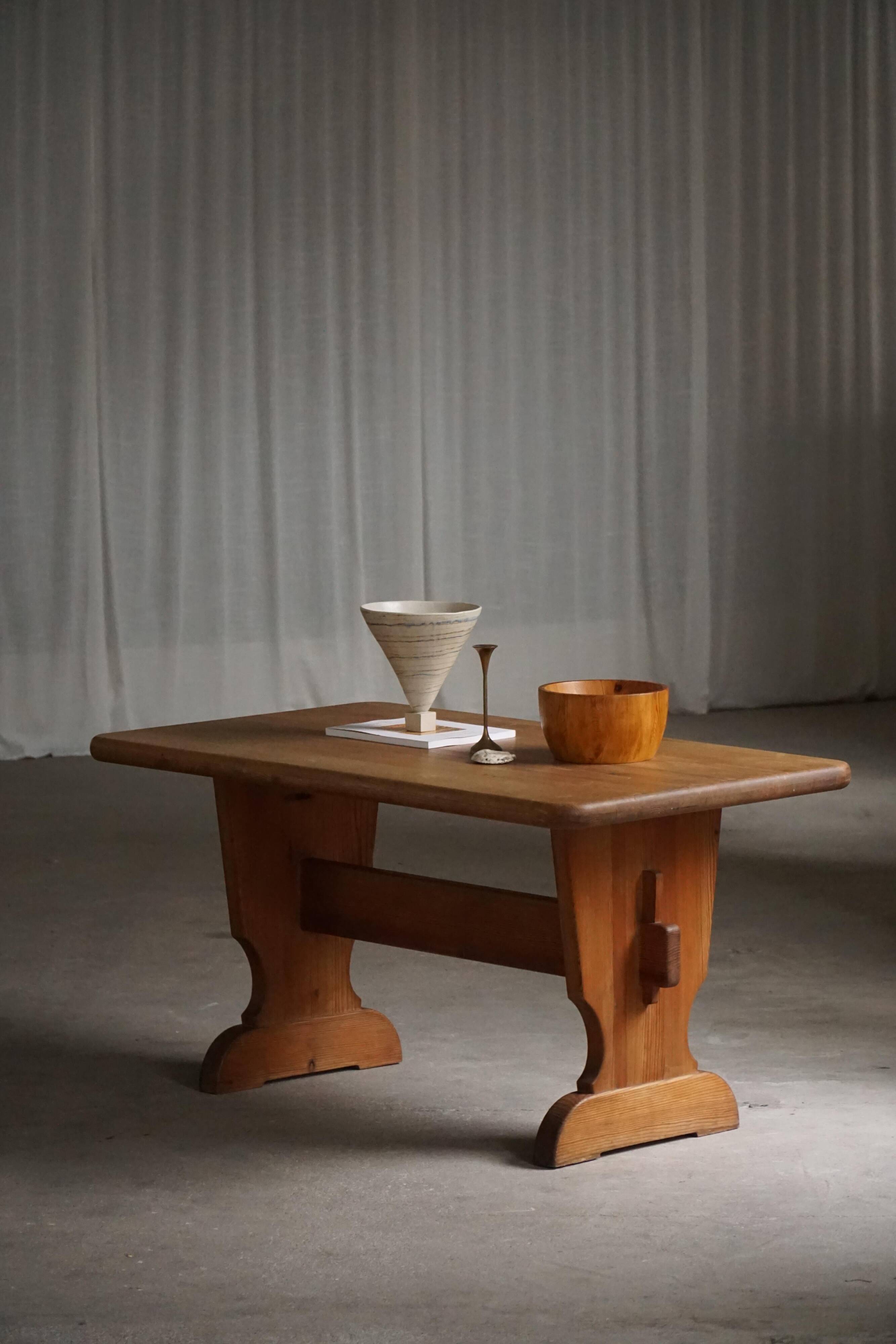 Swedish solid pine dining table from the mid-20th century, Åby Möbelfabrik, 1940s.