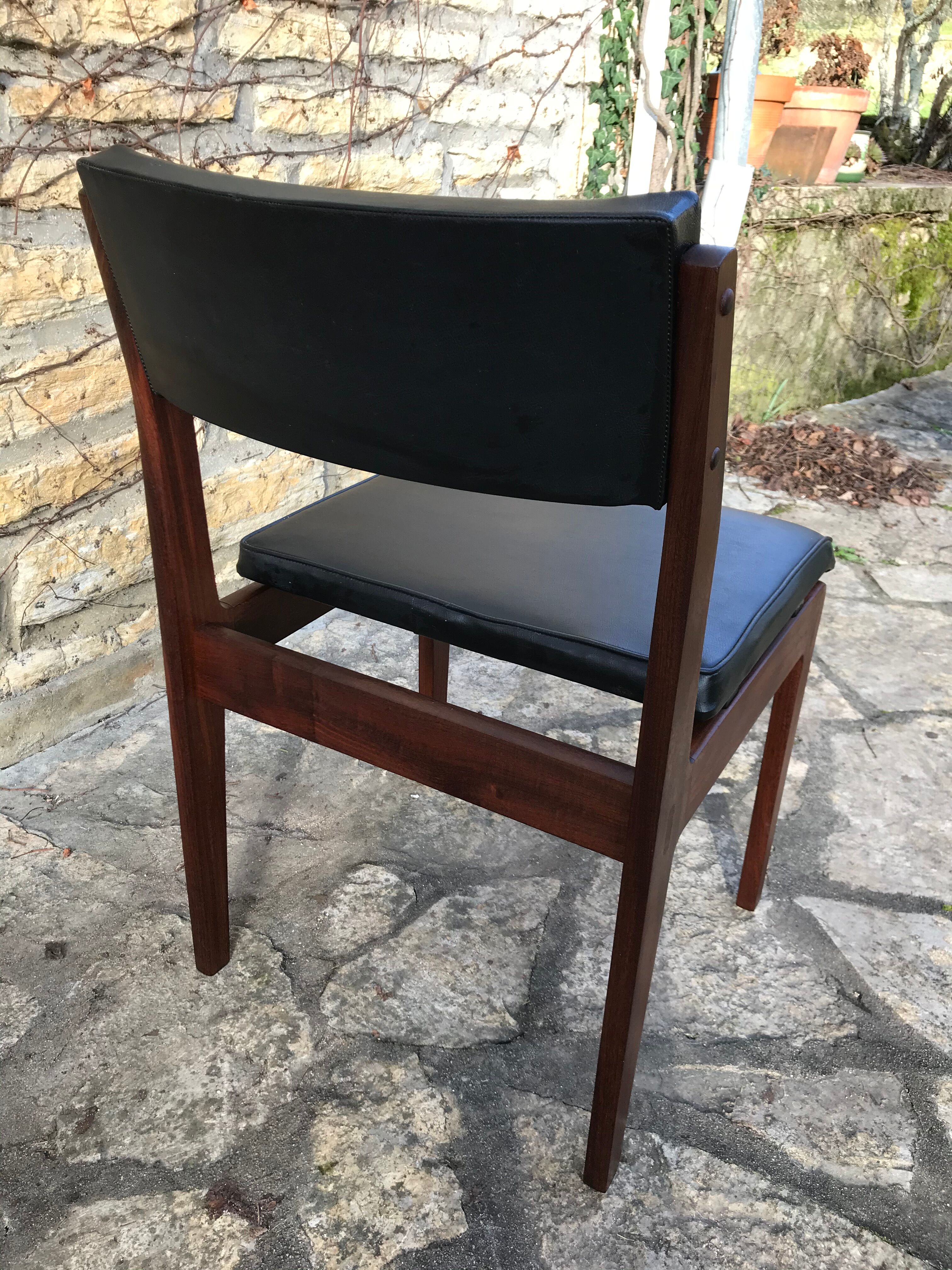 Chaise en bois et skaï