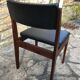 Chaise en bois et skaï