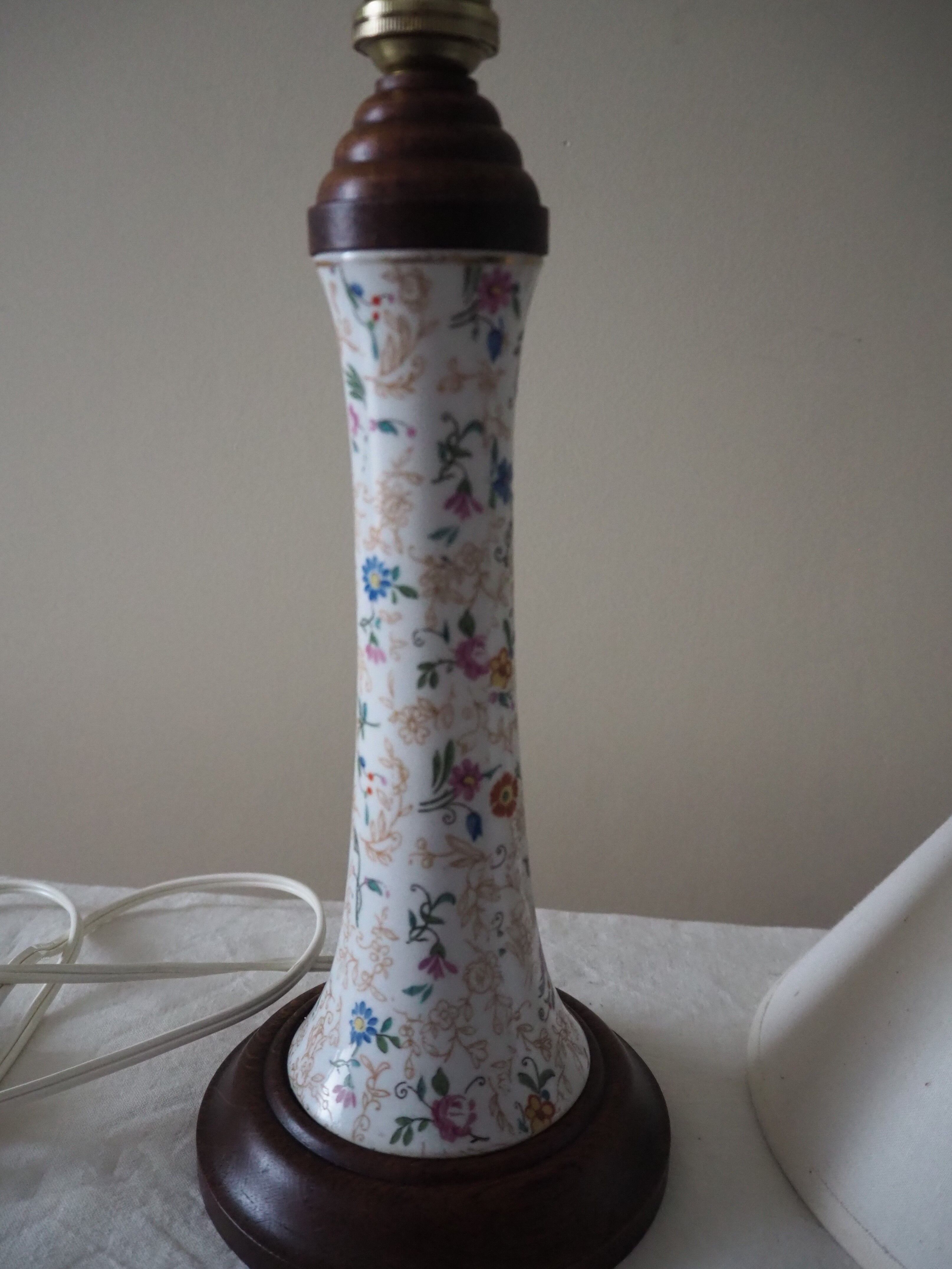 Table lamp for bedside use in earthenware with a wooden base.