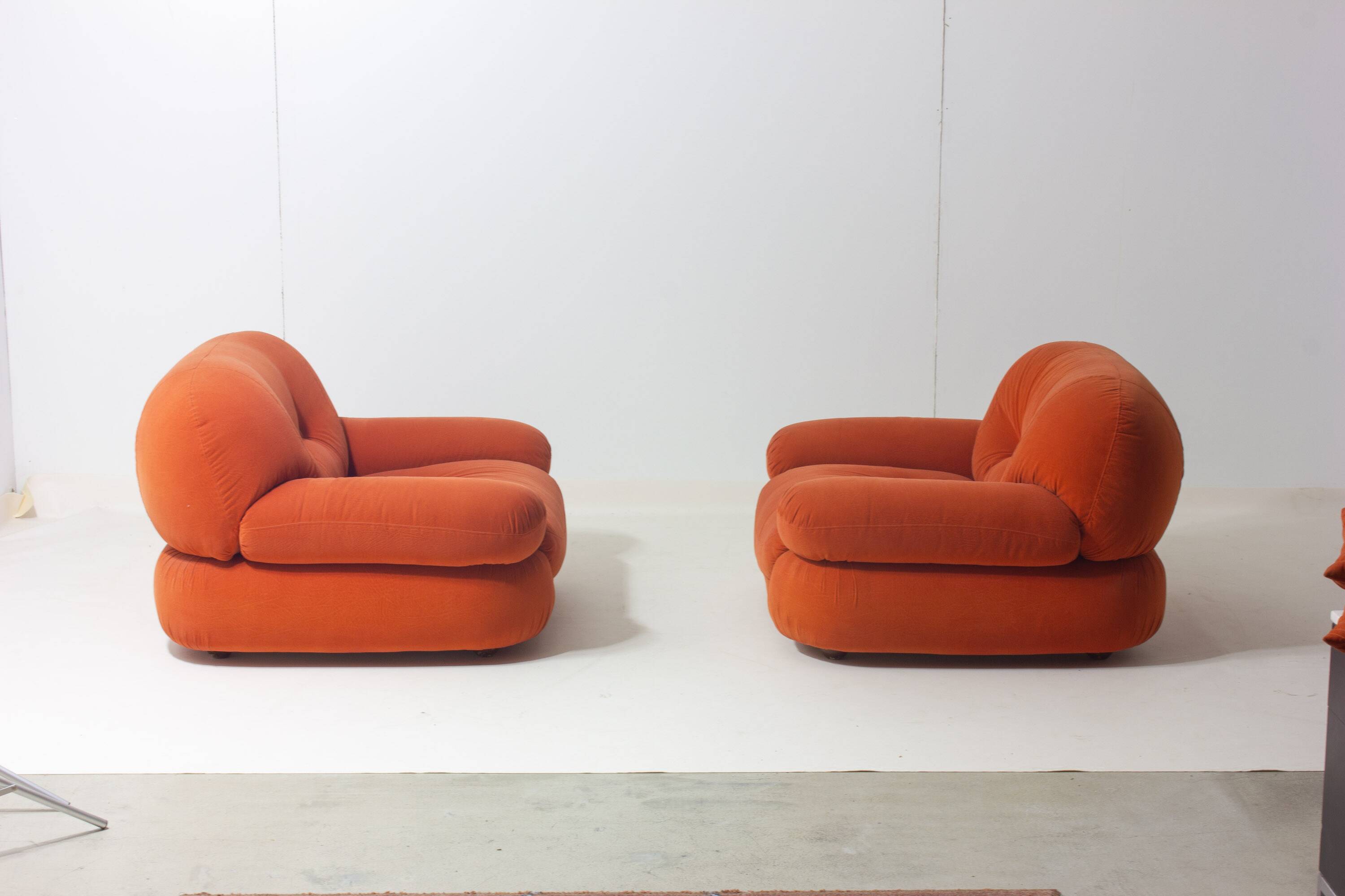 Pair of suède 'Sapporo' lounge chairs by Mobil Girgi, Italy 1970s