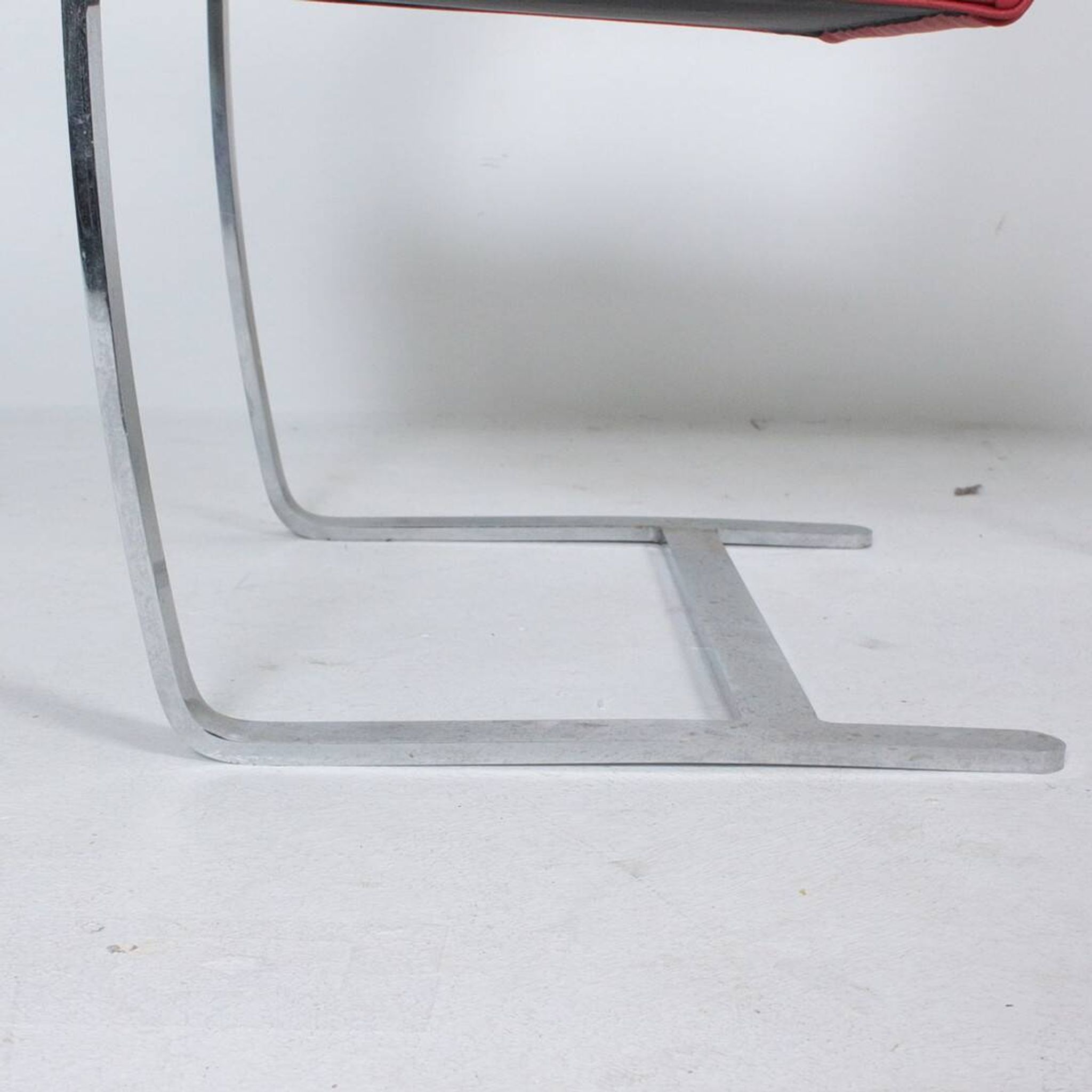 Red modernist BRNO armchair attributed to Ludwig Mies van der Rohe - Knoll International
