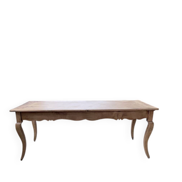 Farm table cherry wood with curved legs, 19th century.