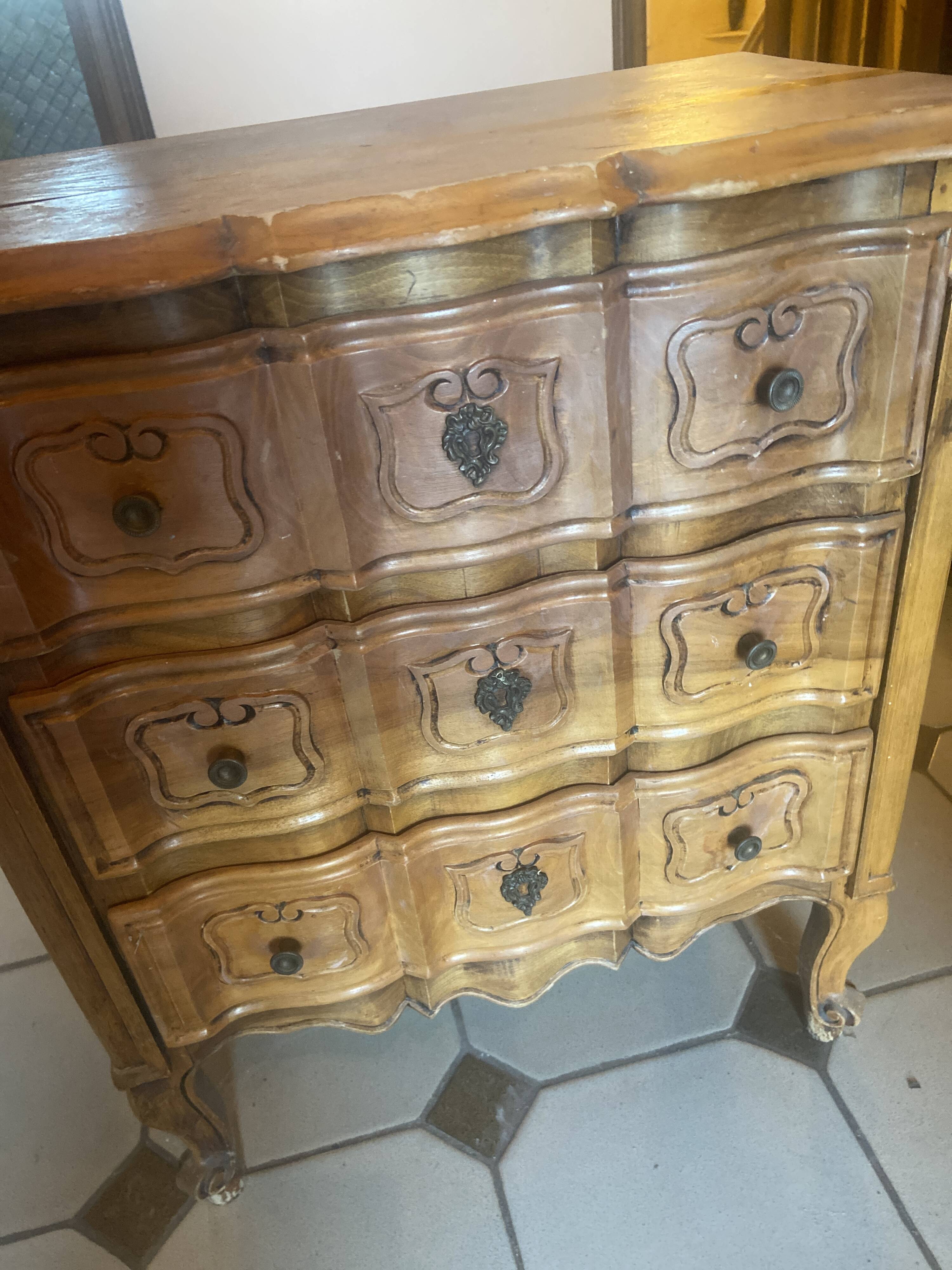 Small Provençal jump commode in light wood in Louis XV style.