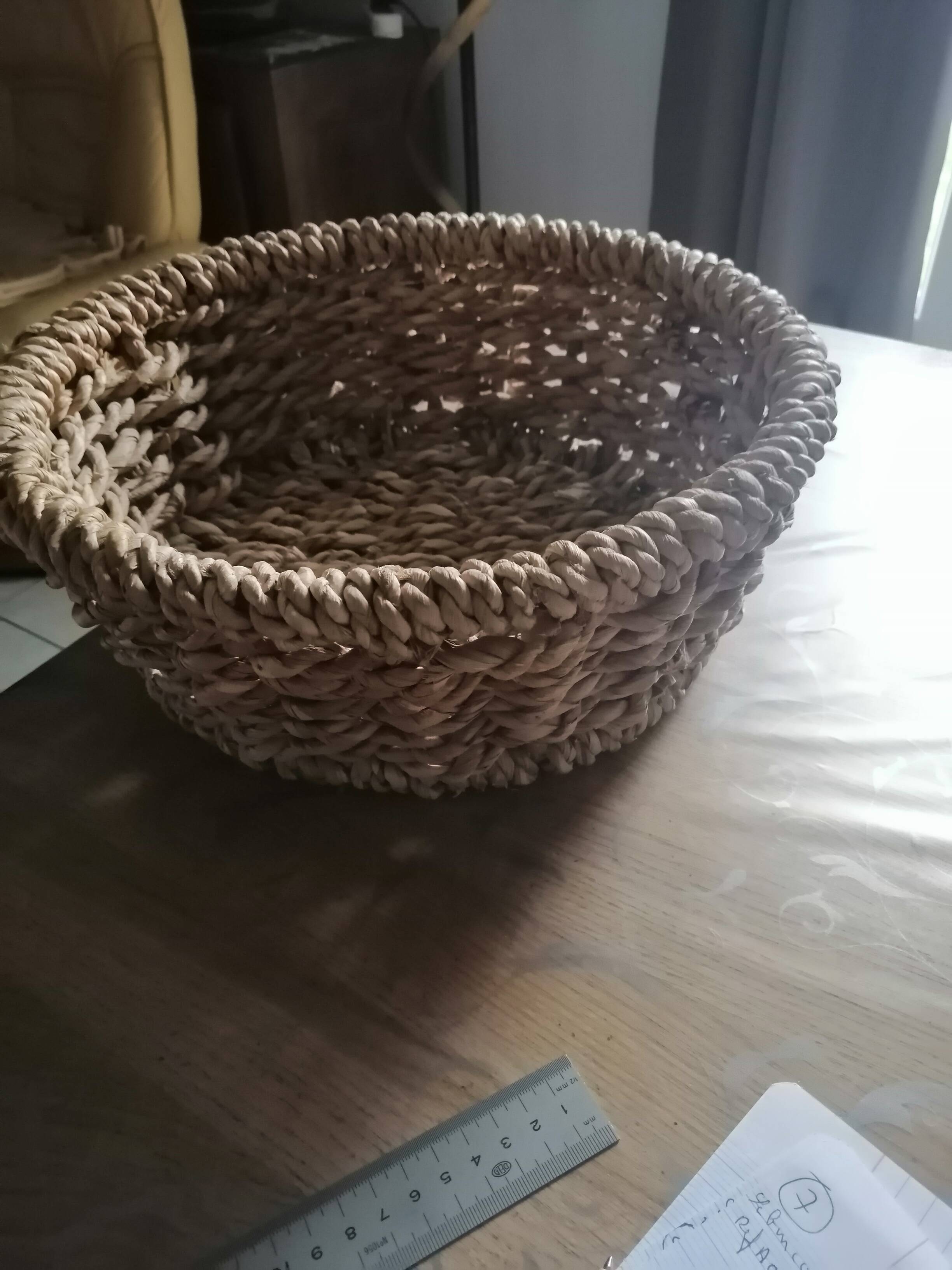 Woven round basket