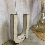 Sign letter "U" or "N"