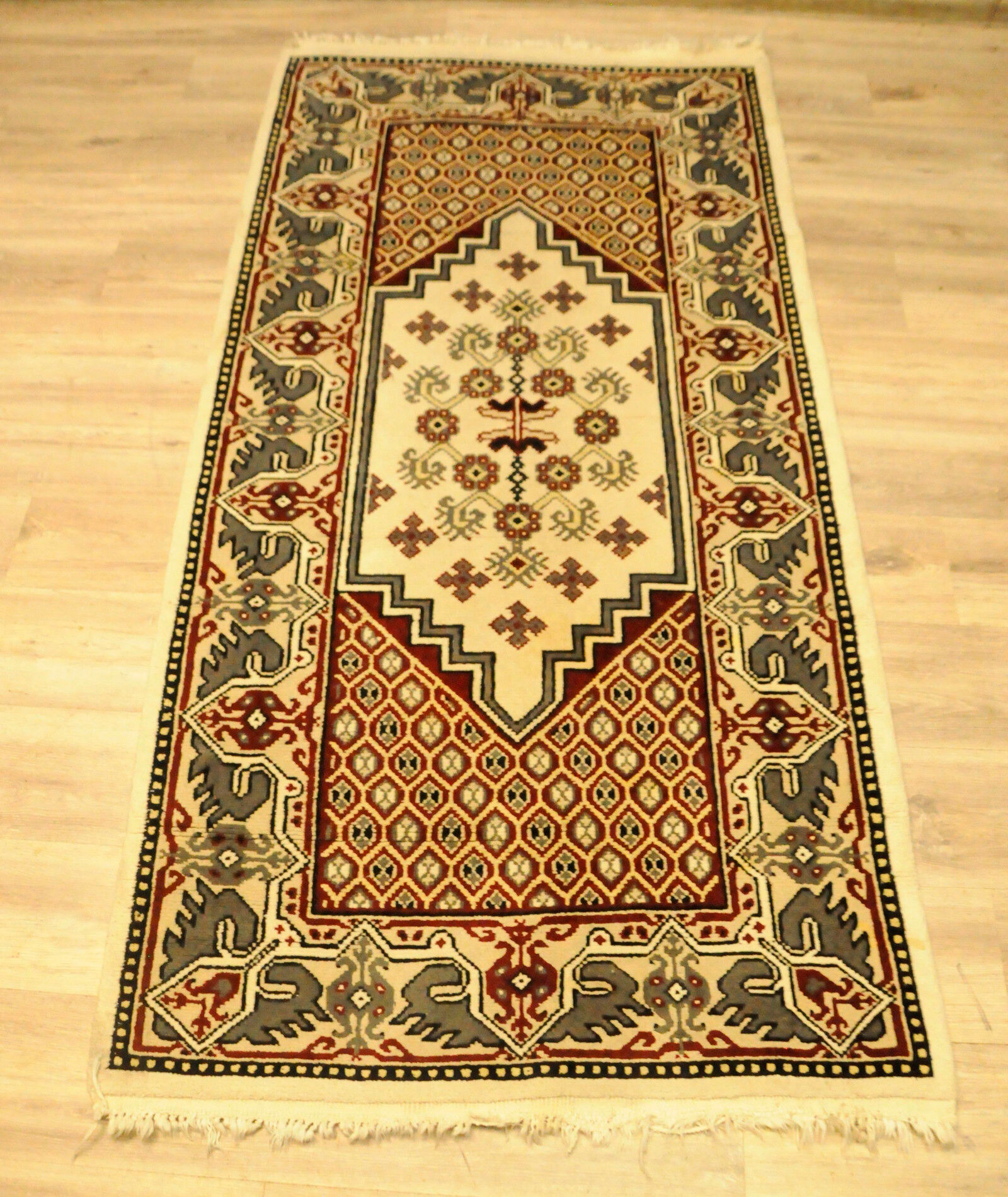 Hand-woven Tunisian carpet 200x100cm