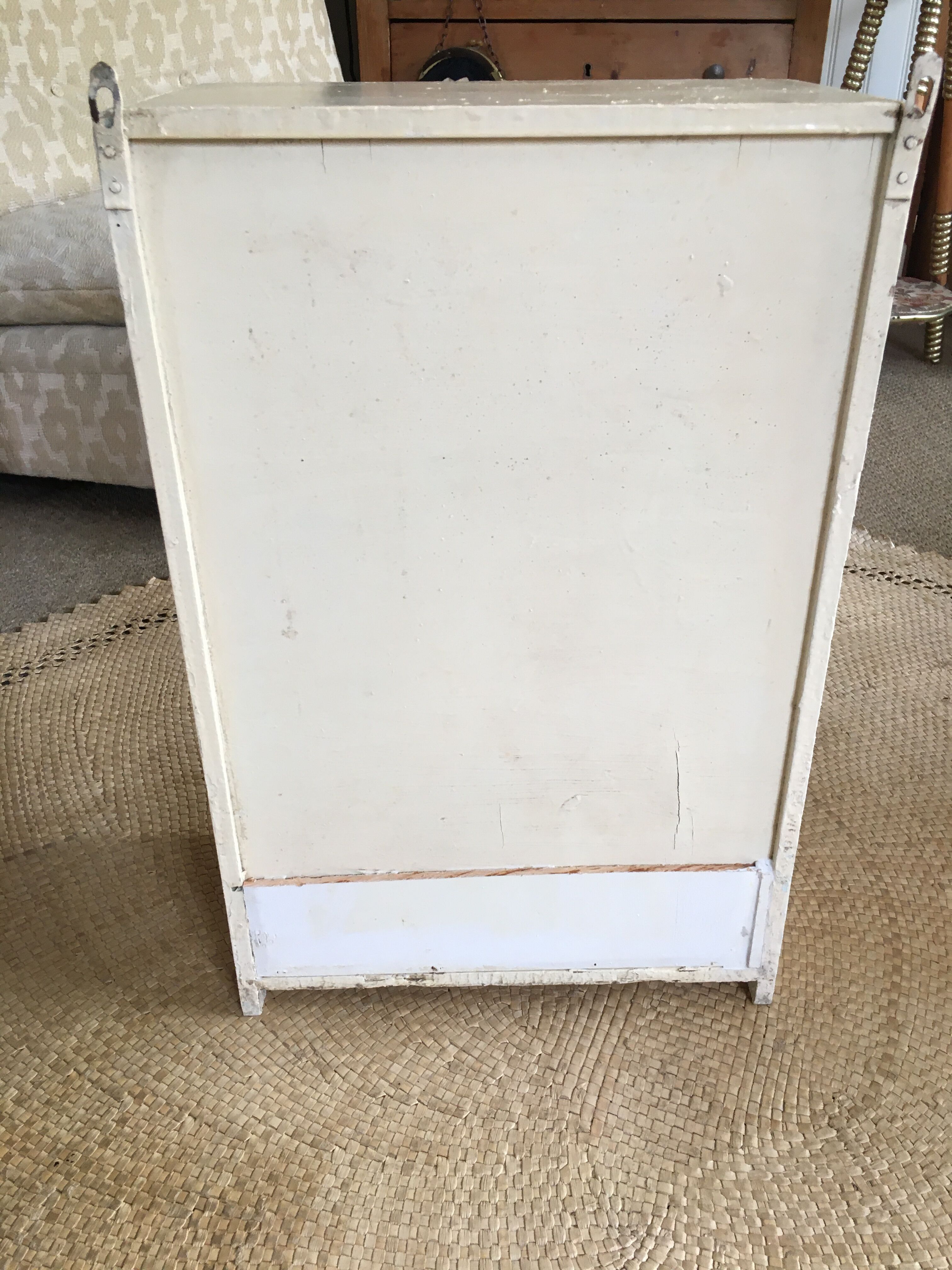 Pharmacy cabinet