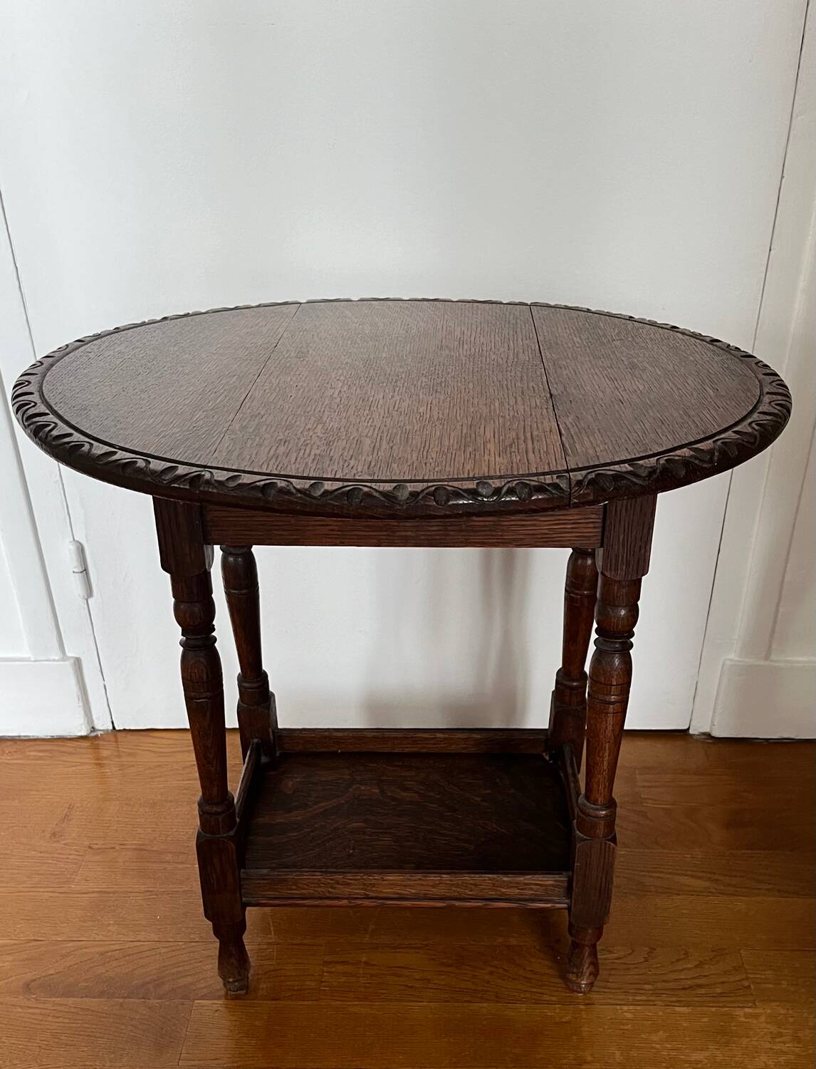 Small side coffee table with flaps