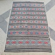 Tapis blanc à motifs multicolores fait main 200x110cm