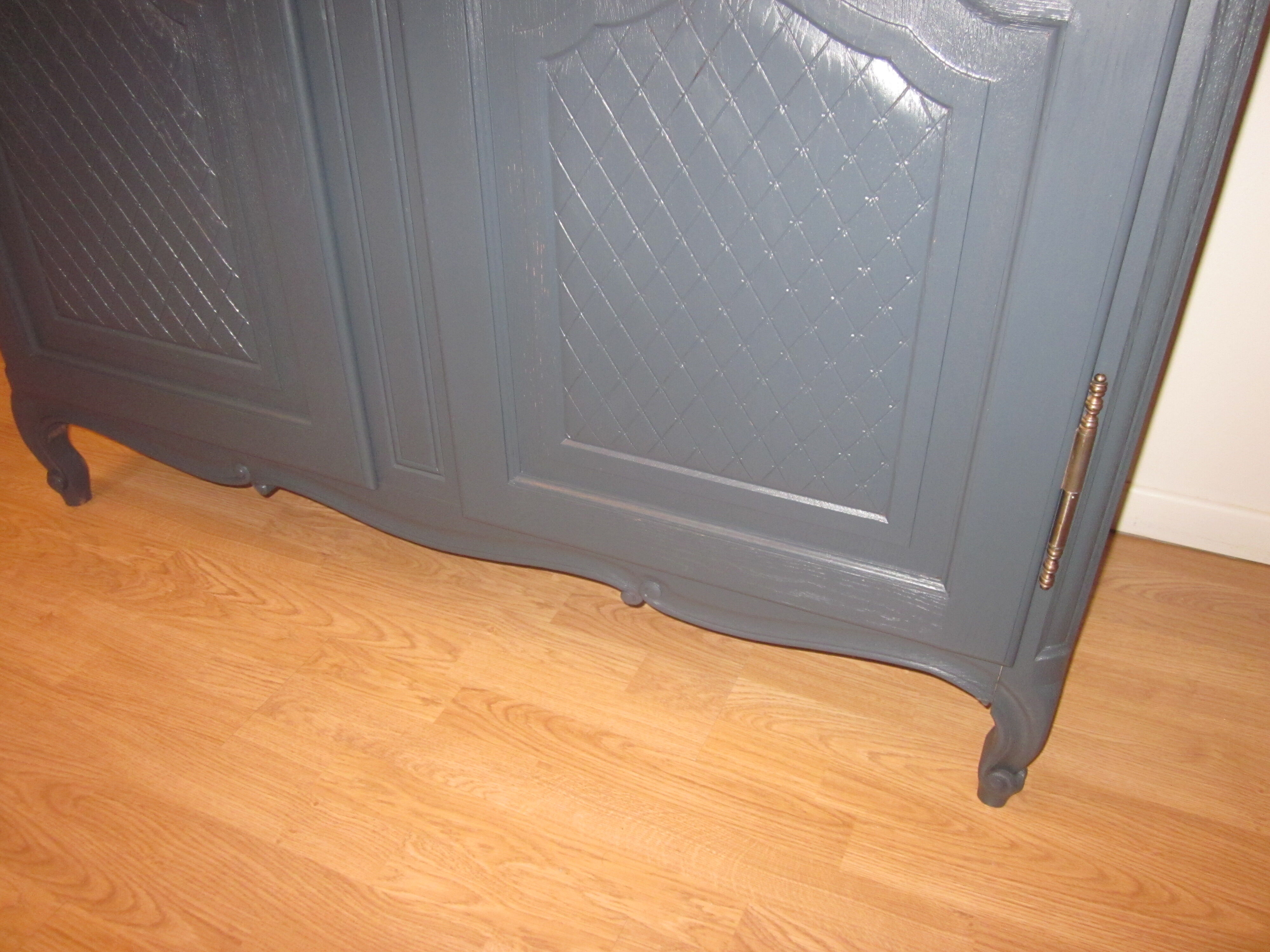 Old anthracite grey cabinet