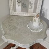Pedestal table
