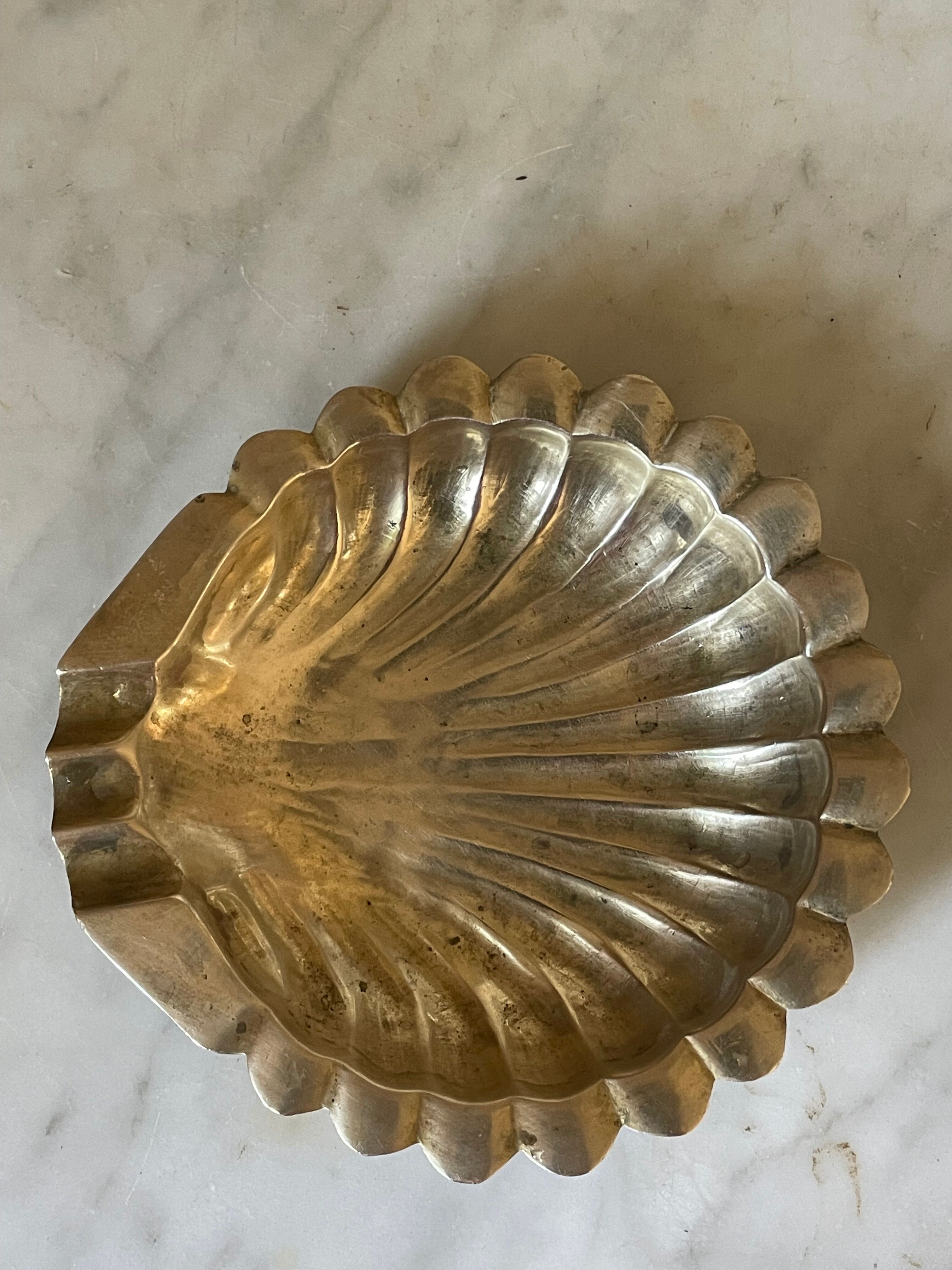 Cendrier coquille en laiton massif