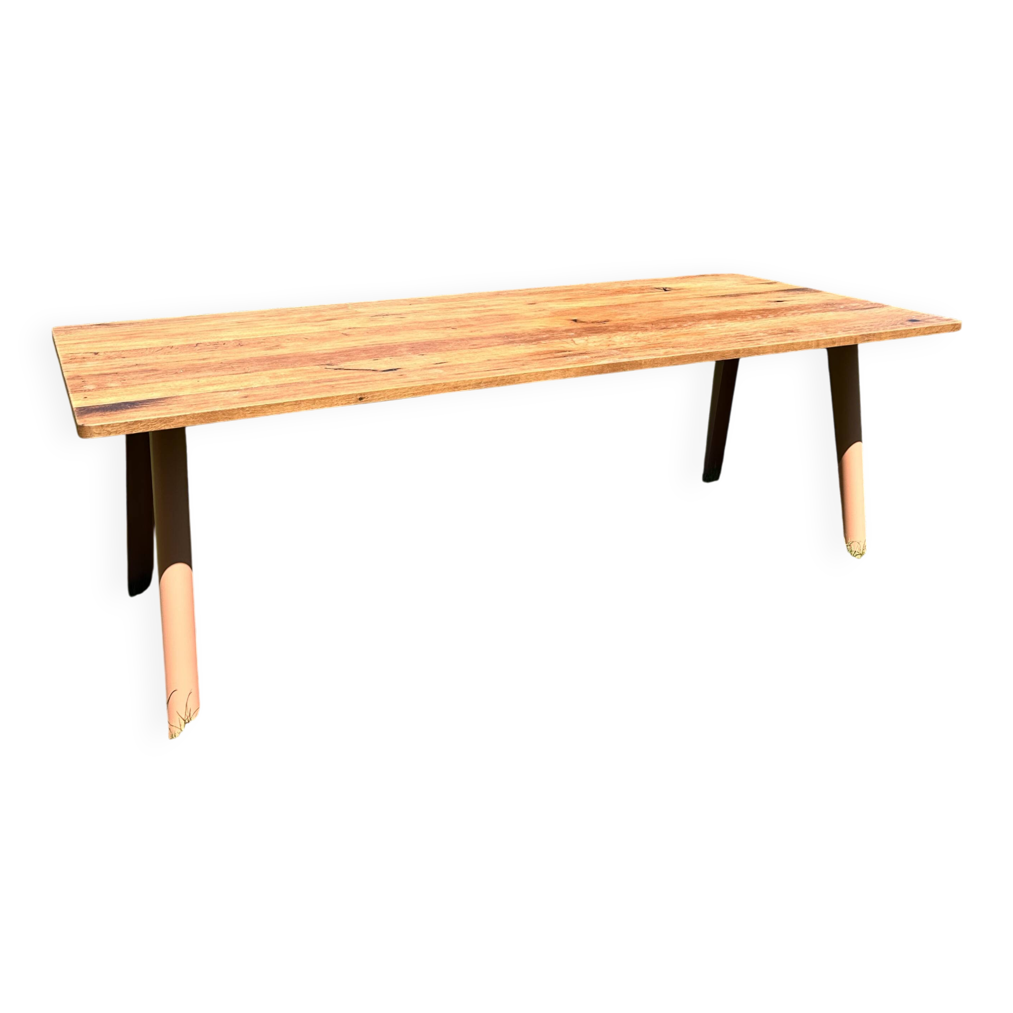 Dining table tip toe for 10 people.