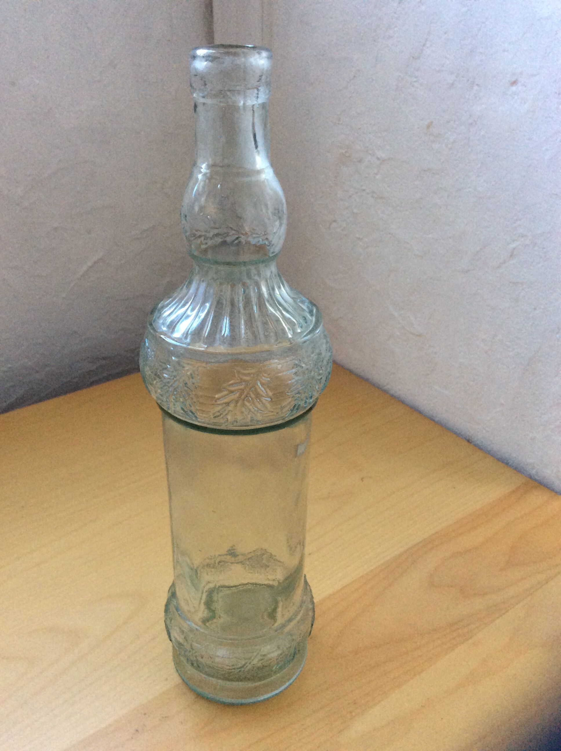 Moulded glass bottle