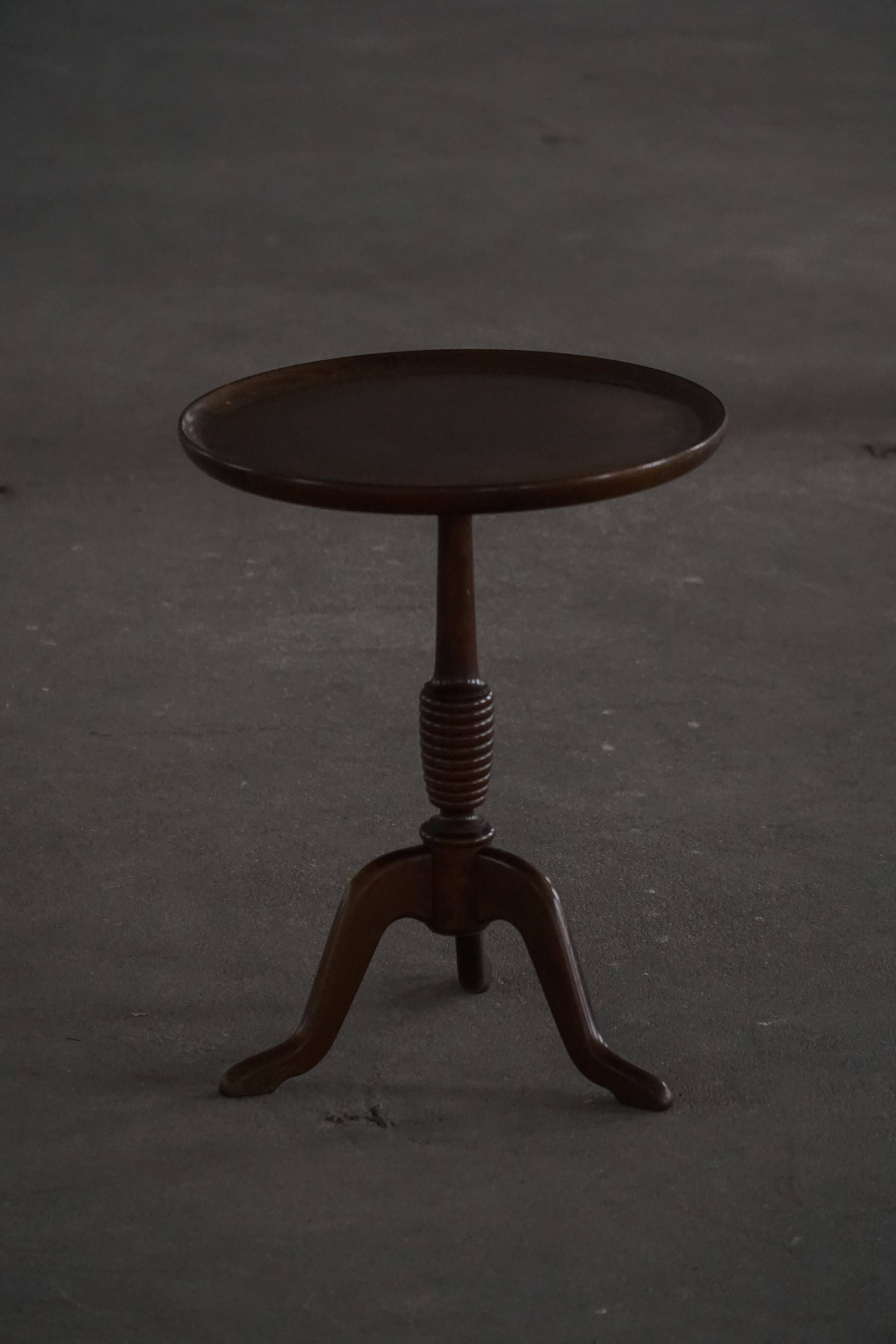 Mid-20th century modern Danish side table by Anton Kildeberg, model 210, 1960s.