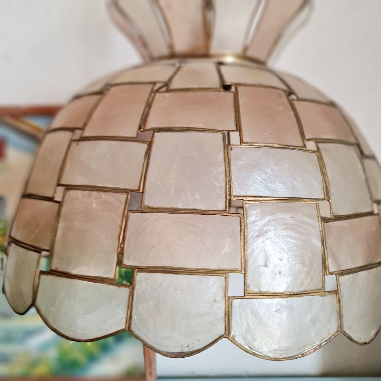 Vintage suspension in mother-of-pearl and brass