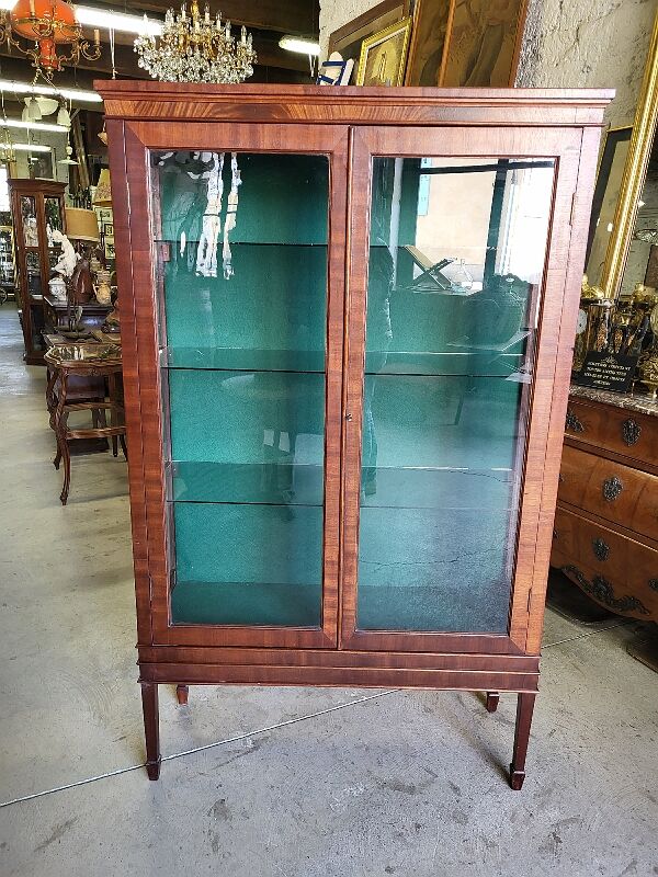 Showcase 2 doors 3 floors glazed mahogany
