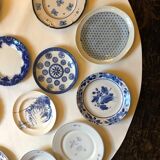 Suite 18 assiettes bleues anciennes et asiatiques décors bleus