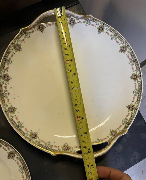 Service à dessert en porcelaine de limoges 13 pièces