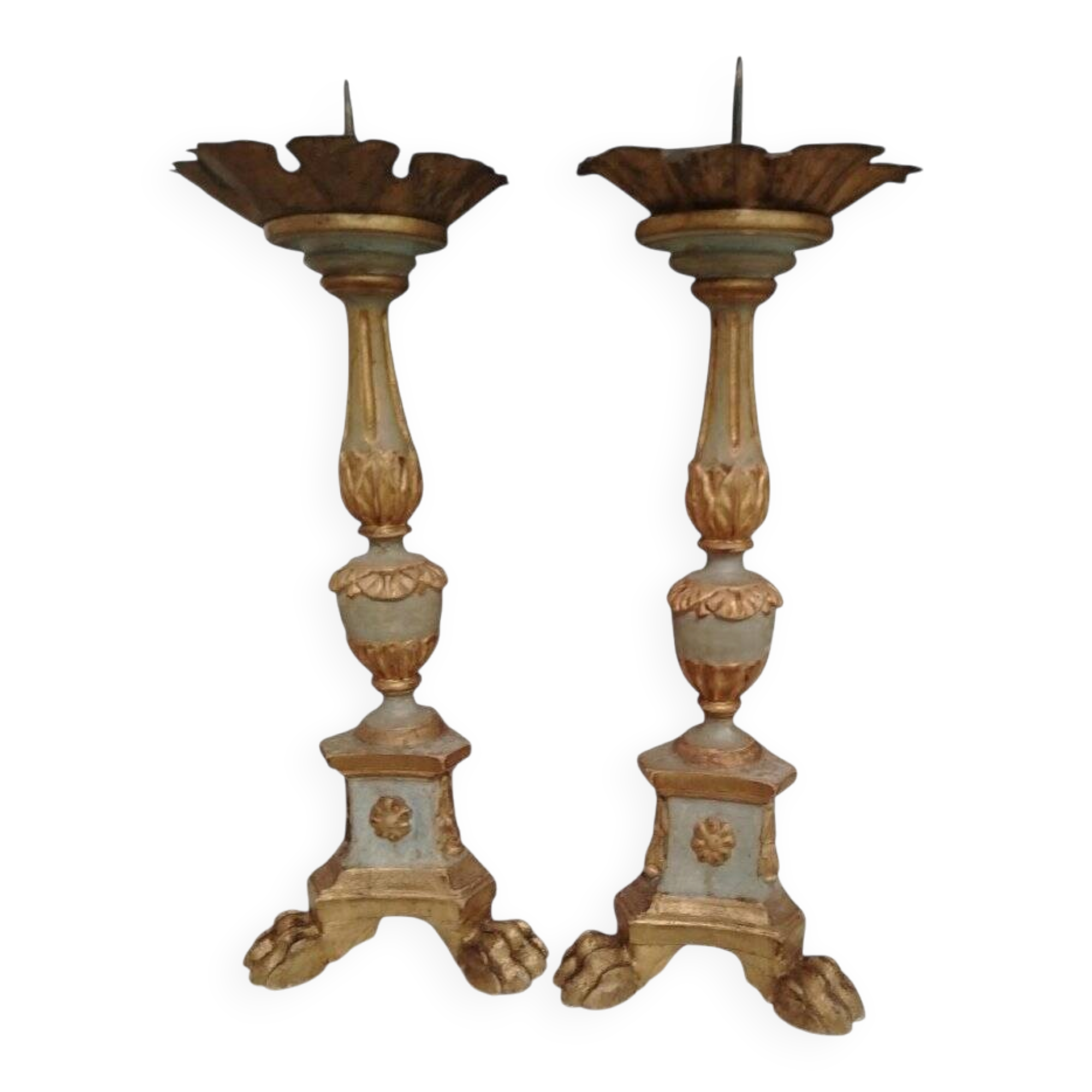 Pair of antique candlesticks in carved wood with acanthus leaf decoration