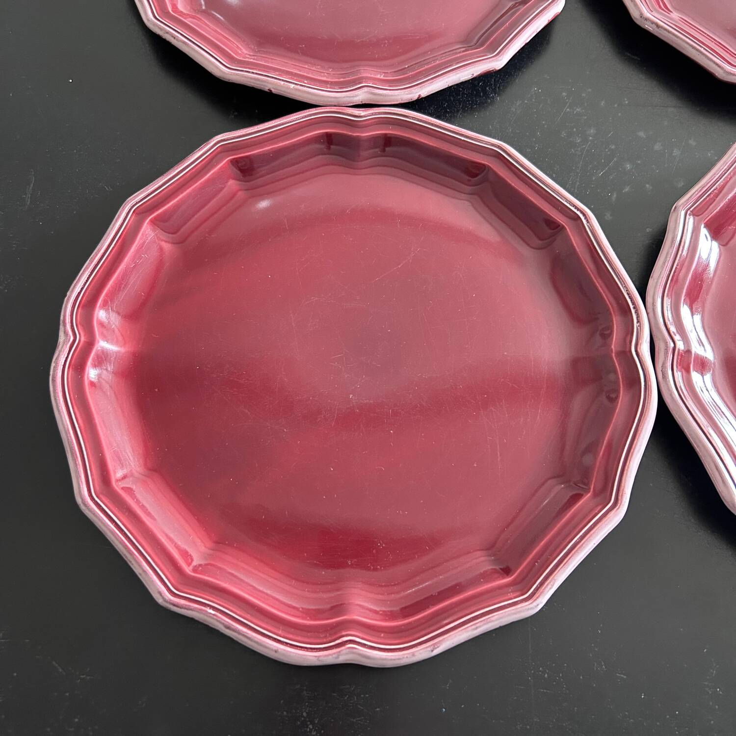 Service de 4 assiettes provençales bordeaux