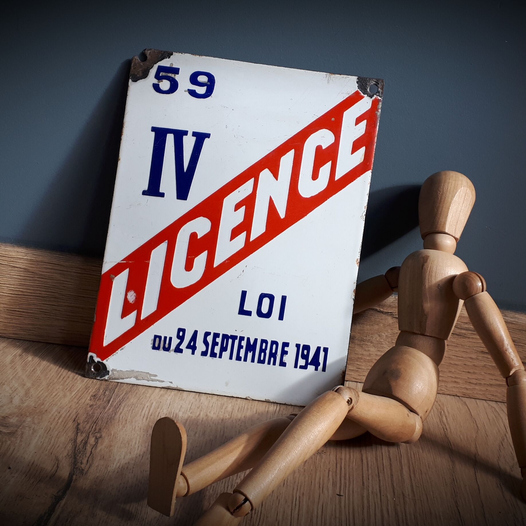 Authentic curved glazed plate License IV