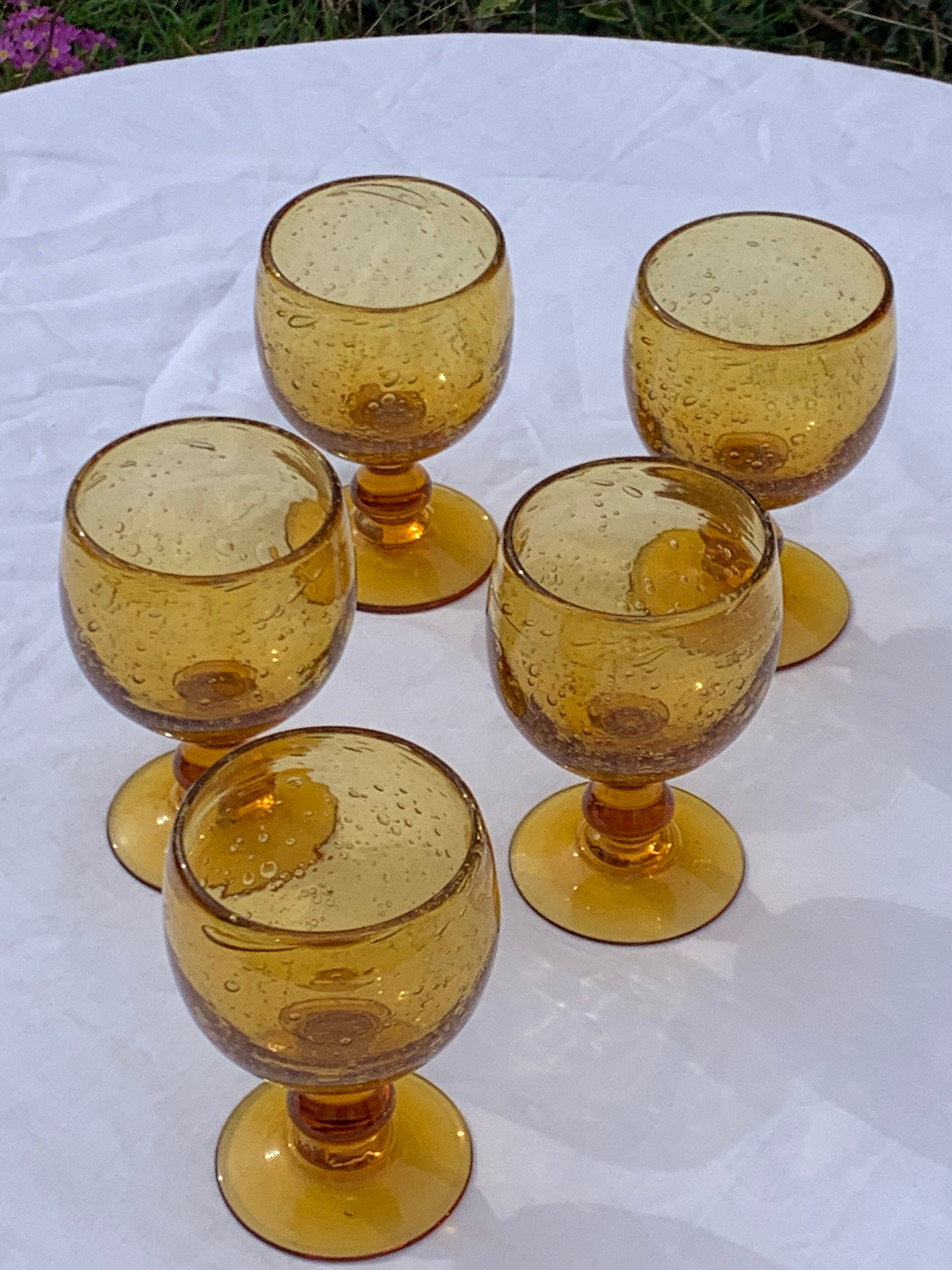 5 wine glasses in blown glass and vintage golden yellow bubble