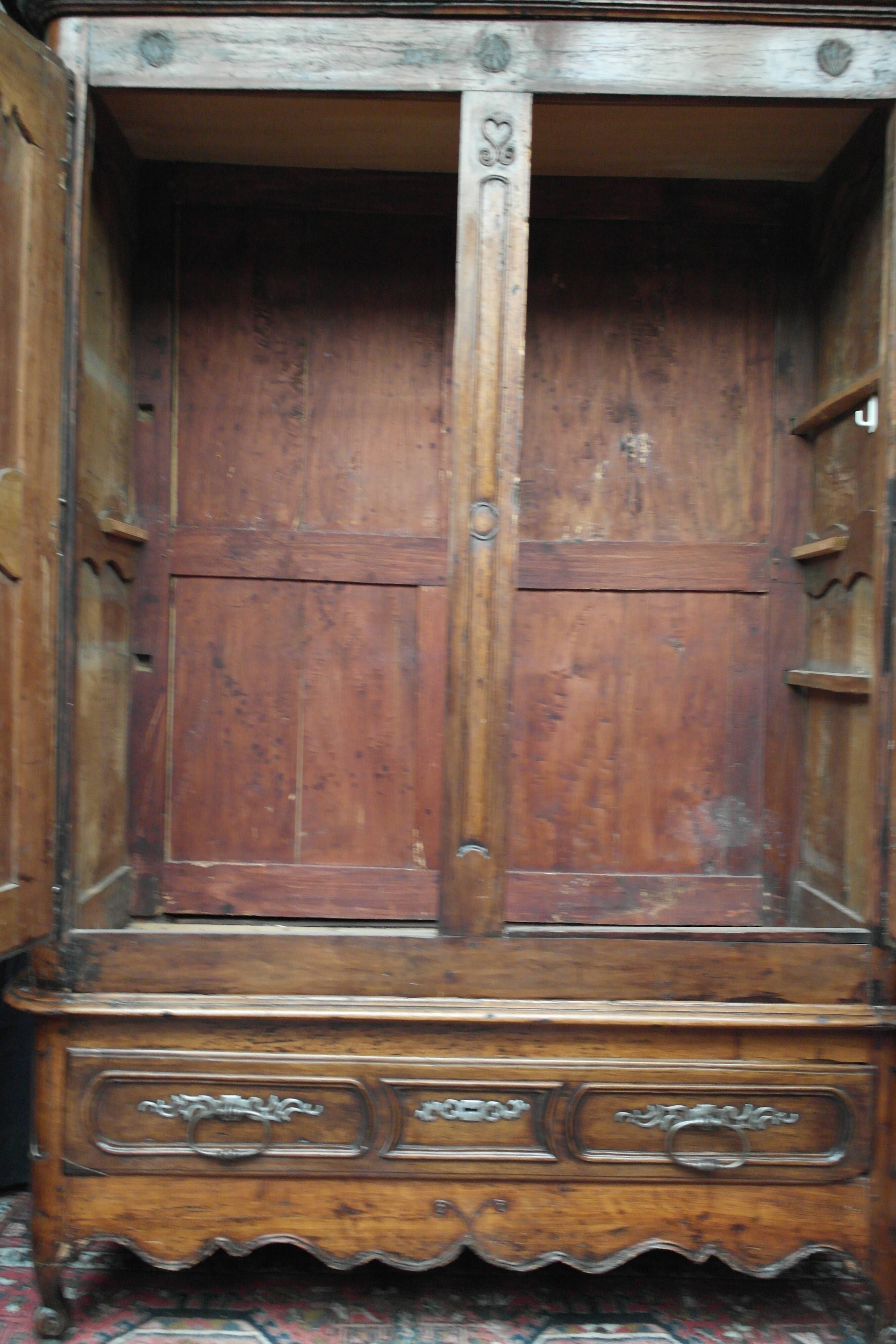Walnut cabinet, 18th
