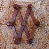 Accordion zigzag coat rack