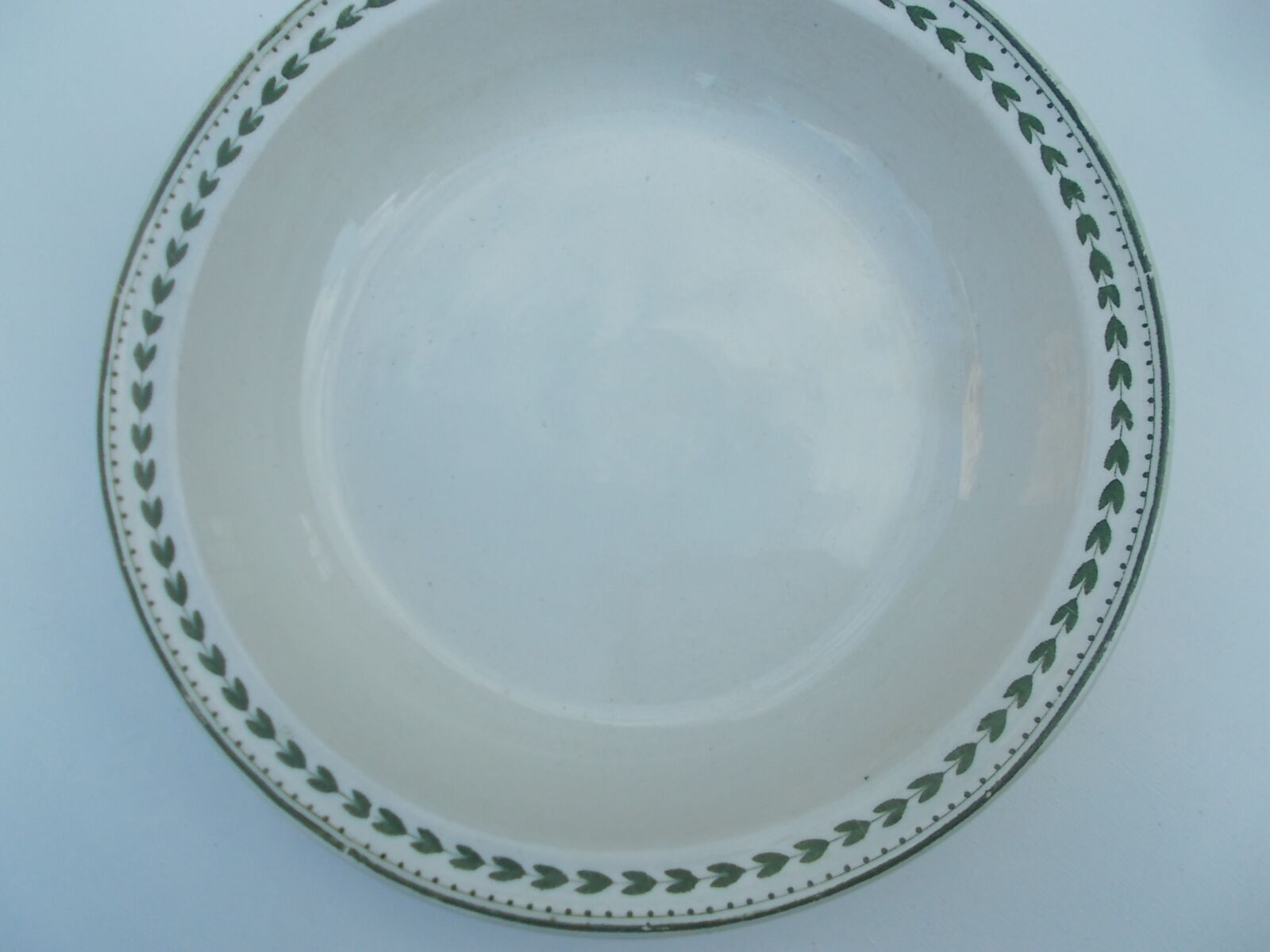 Shallow dish diameter 27 cm faience b.f.k model lauriers