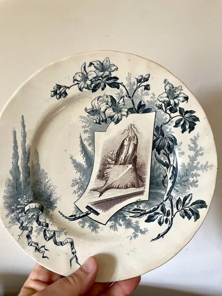 Set of 12 plates Terre de Fer, model Cartels, Creil & Montereau, 1900