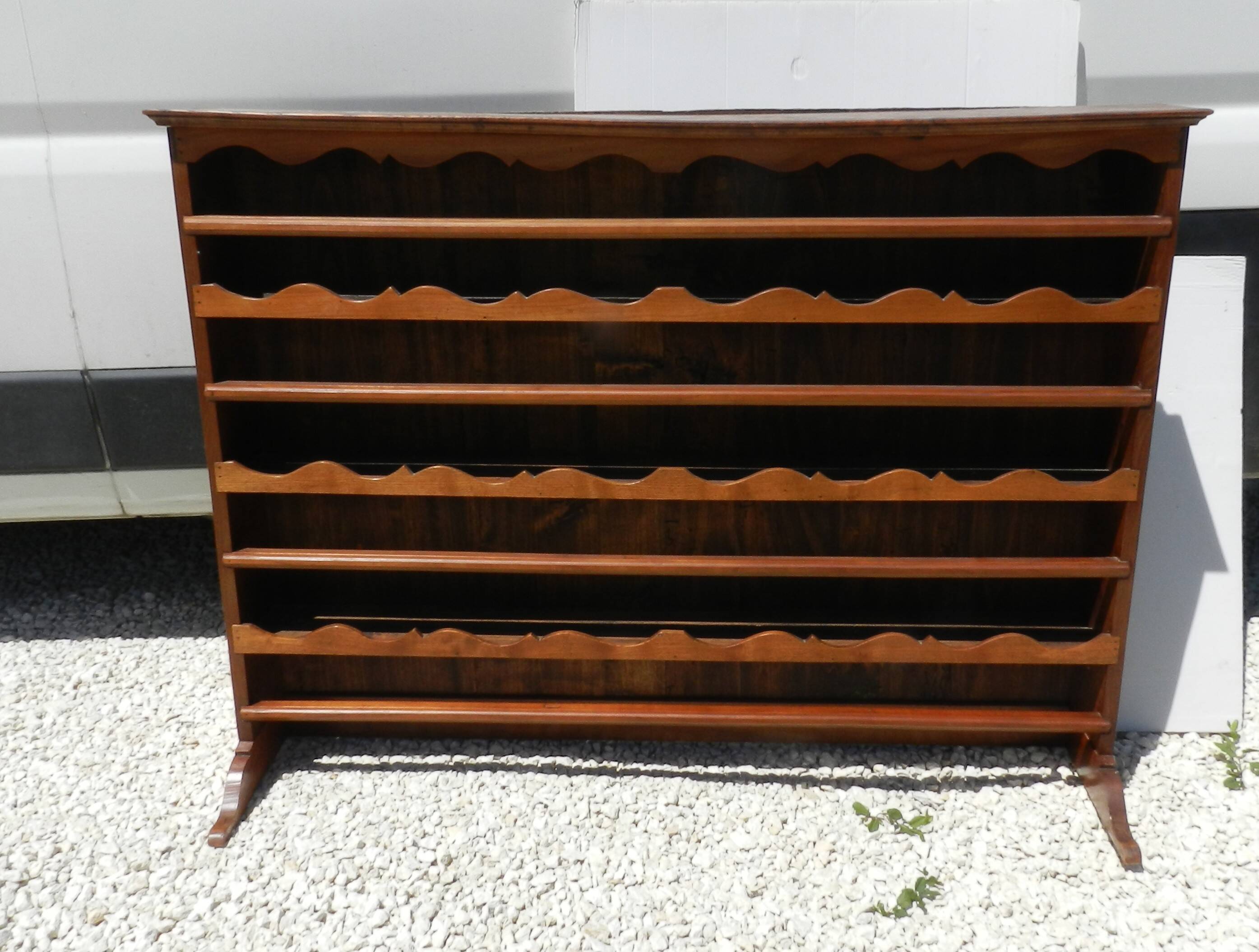 Wall-mounted dresser shelf