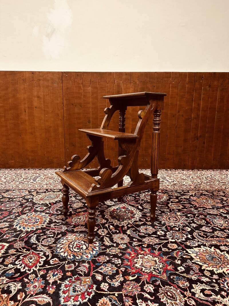 Escalier de bibliothèque classique