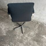 Fritz Hansen 'Oxford' Arne Jacobsen swivel chair — black wool upholstery, aluminium base, 1970s