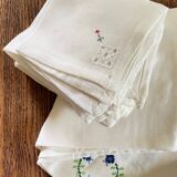 Embroidered tablecloth and 12 vintage napkins