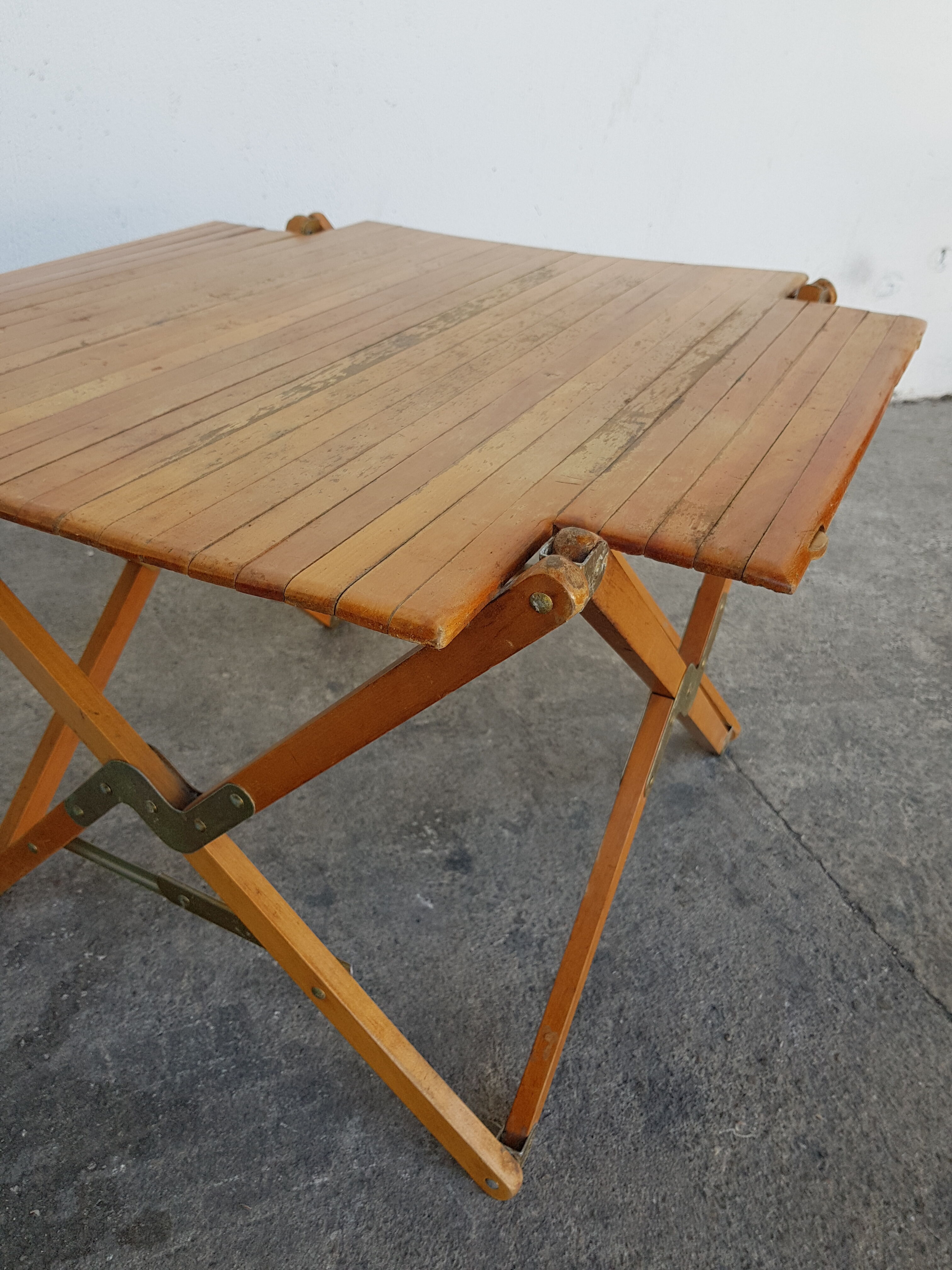 Colonniale table of travel