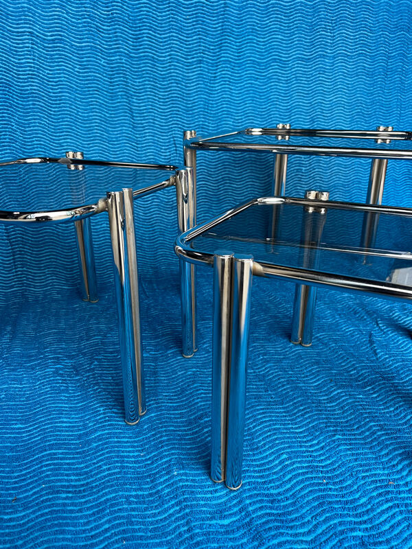 LOT DE 3 TABLES GIGOGNE METAL CHROME DOUBLE PIETEMENT ET VERRES FUMES