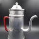 Ancienne cafetière en aluminium - anse rouge - vers 1930
