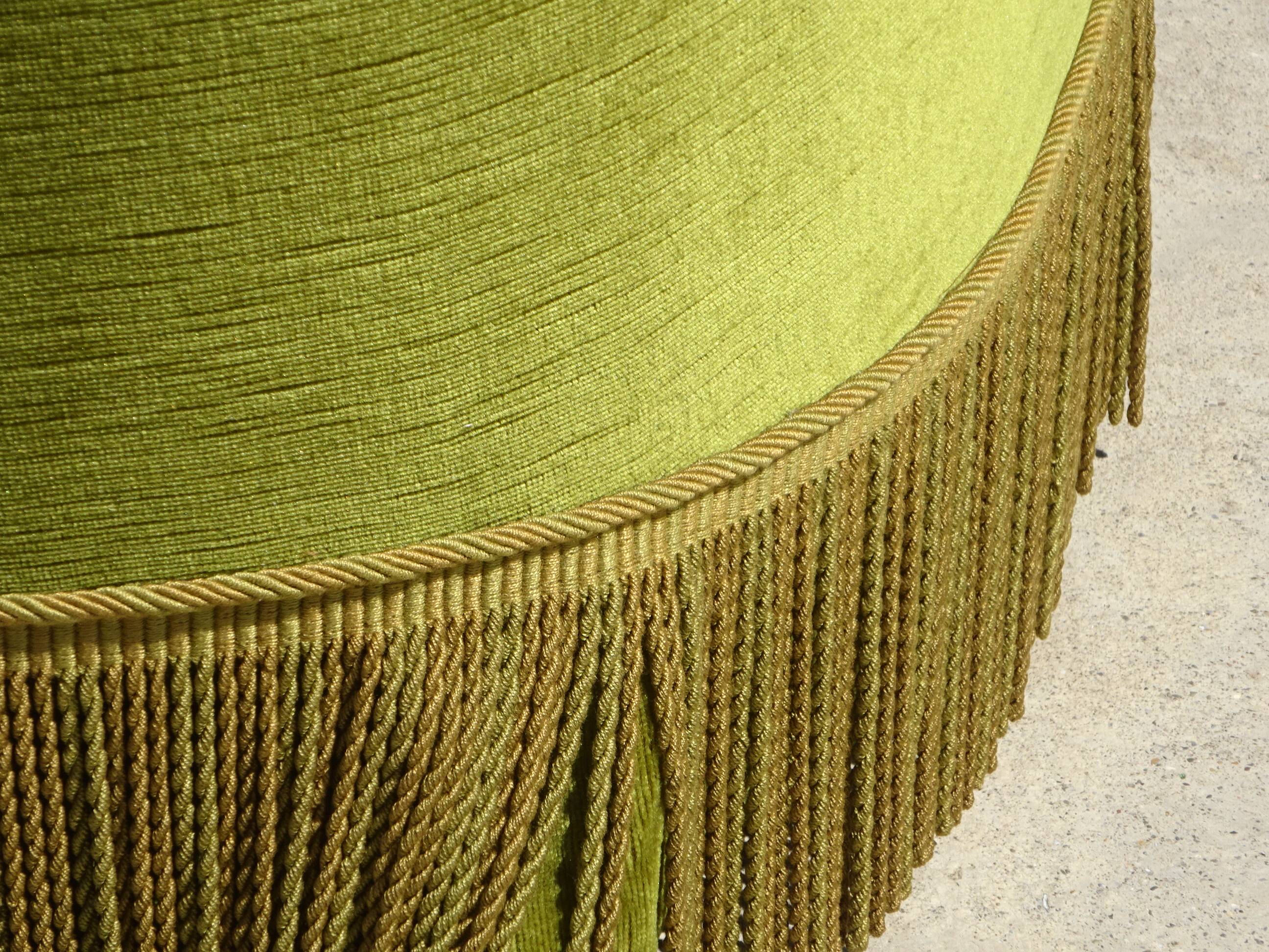 Paire de fauteuils crapauds en velours vert