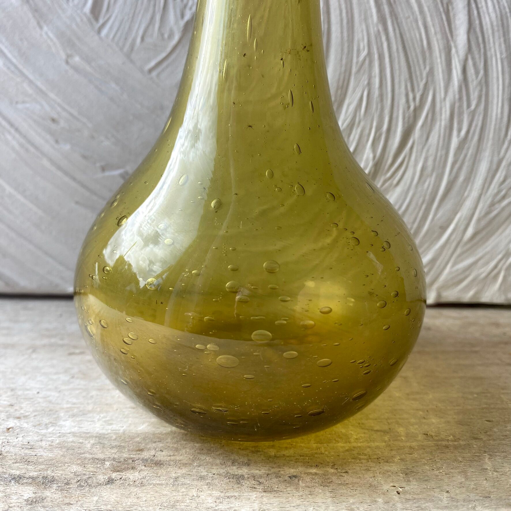 Bubble-blown glass solo flower vase