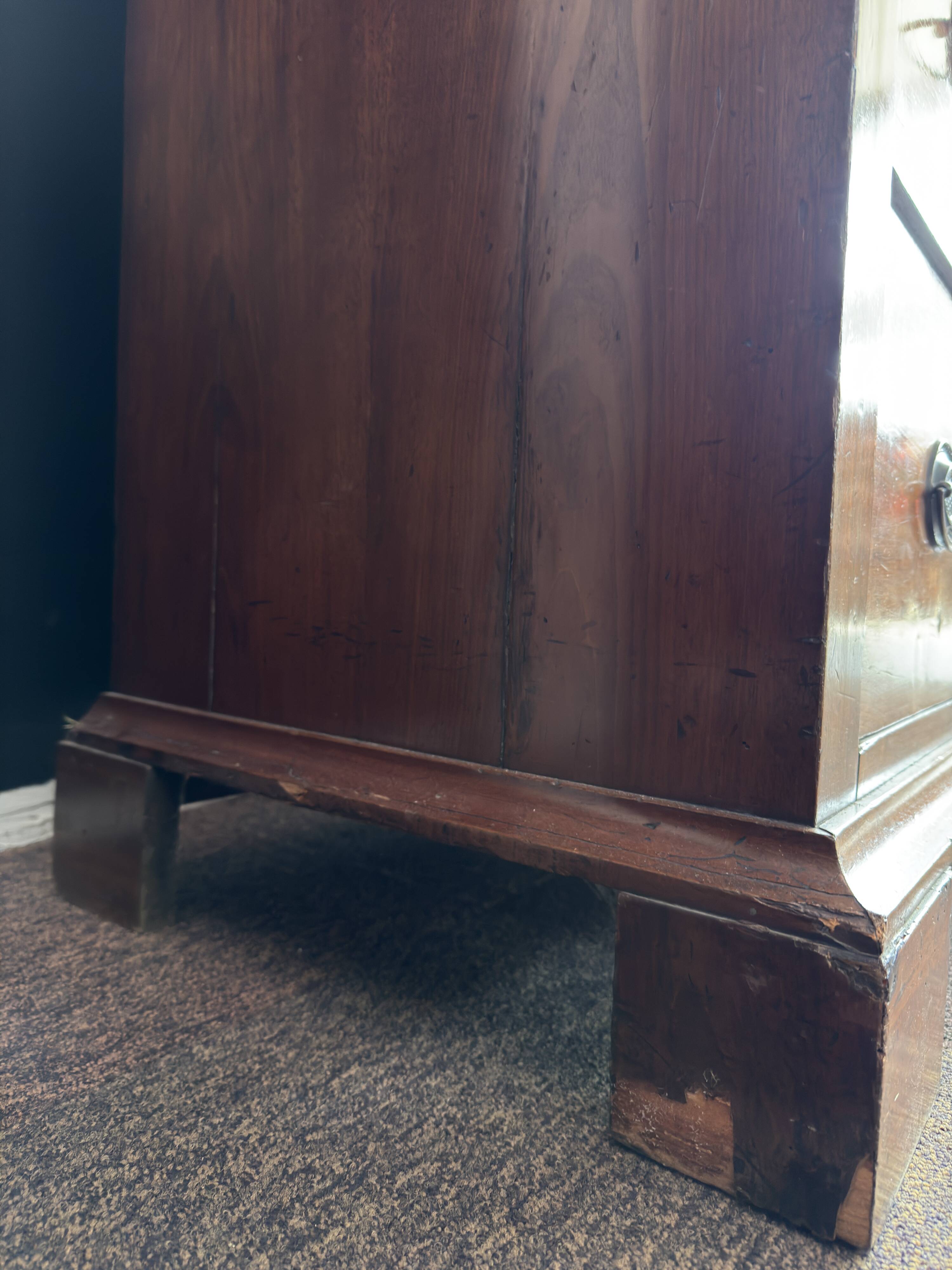 Chiffonnier en Placage de Noyer Style Restauration